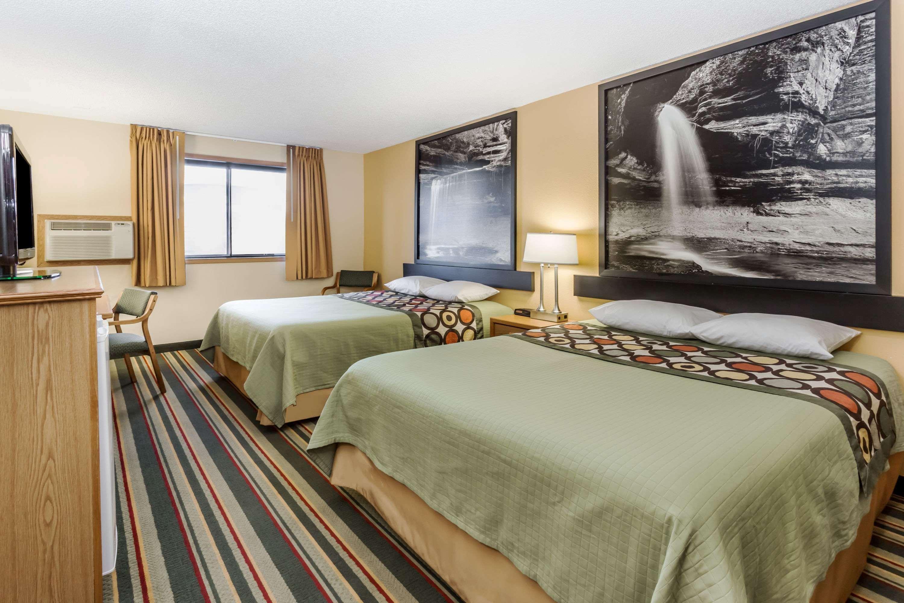 Super 8 By Wyndham Ottawa Starved Rock Hotel Exterior foto
