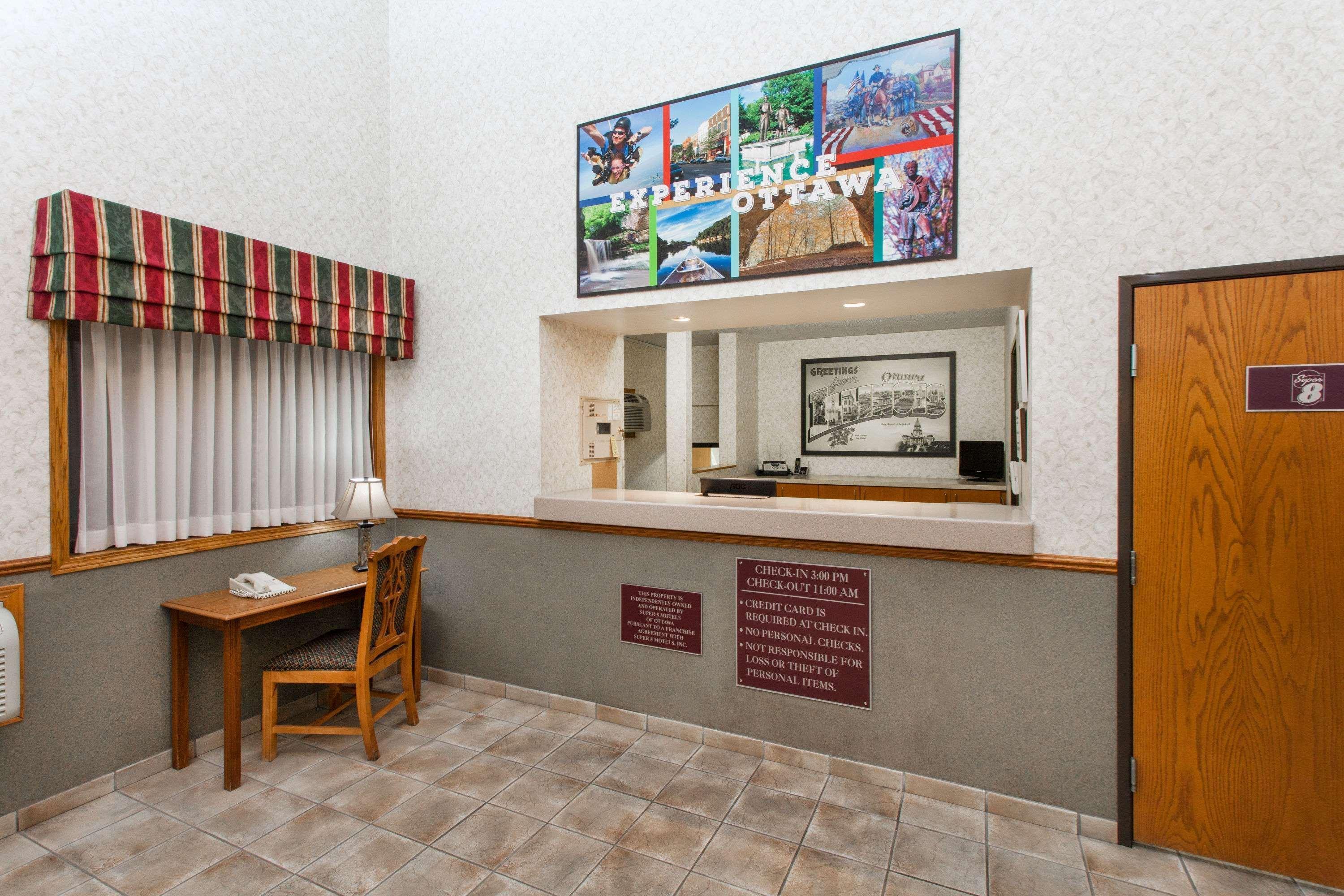 Super 8 By Wyndham Ottawa Starved Rock Hotel Exterior foto