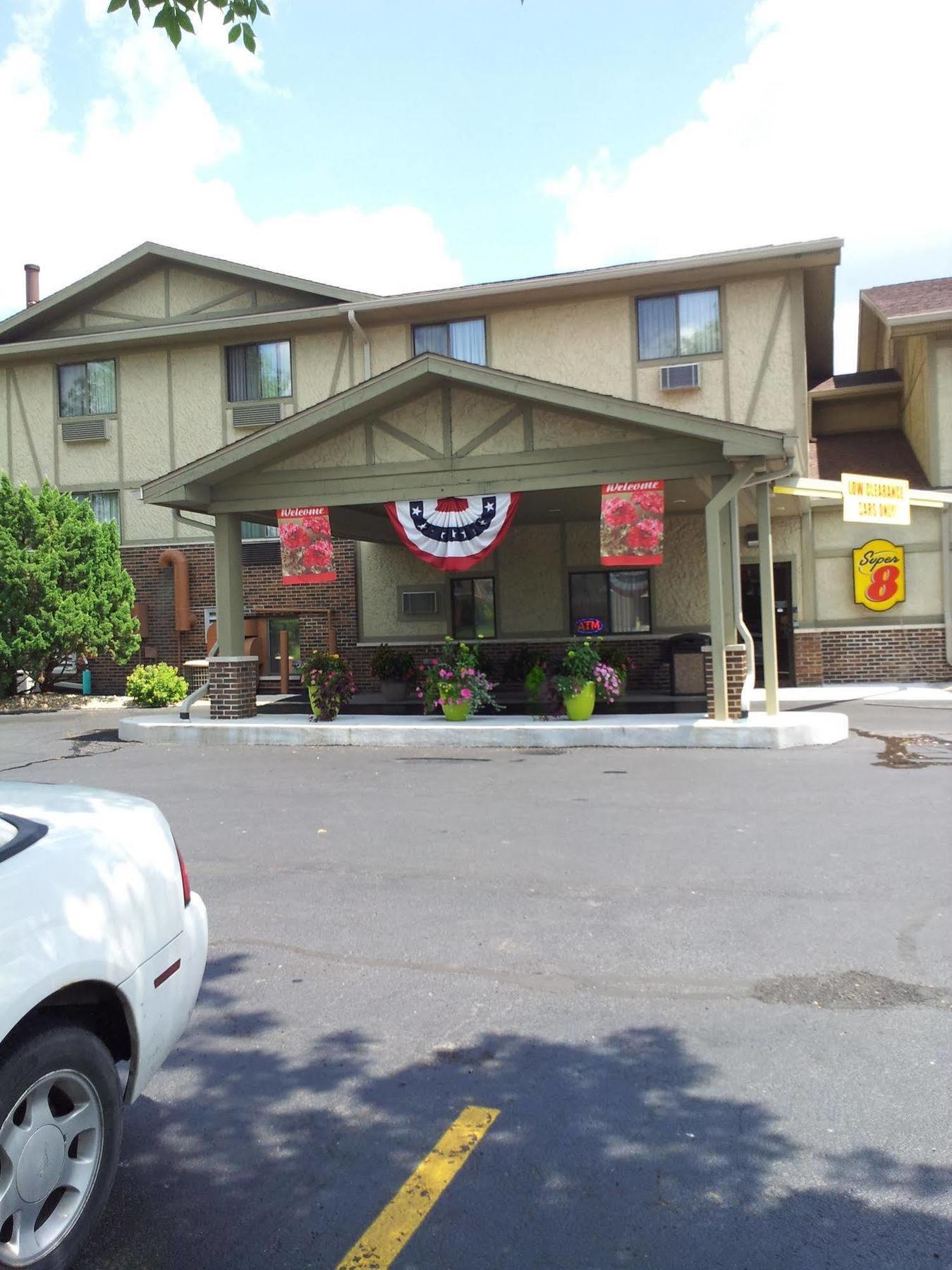 Super 8 By Wyndham Ottawa Starved Rock Hotel Exterior foto